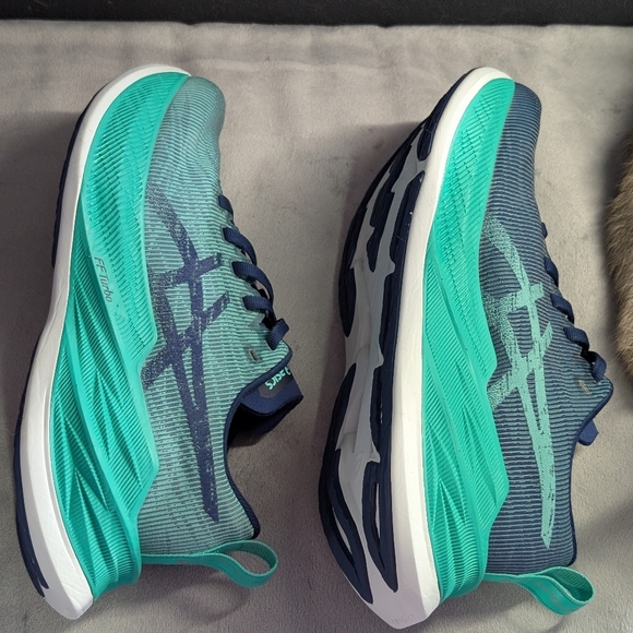 Women's Asics Superblast Size 7.5 - Picture 9 of 16